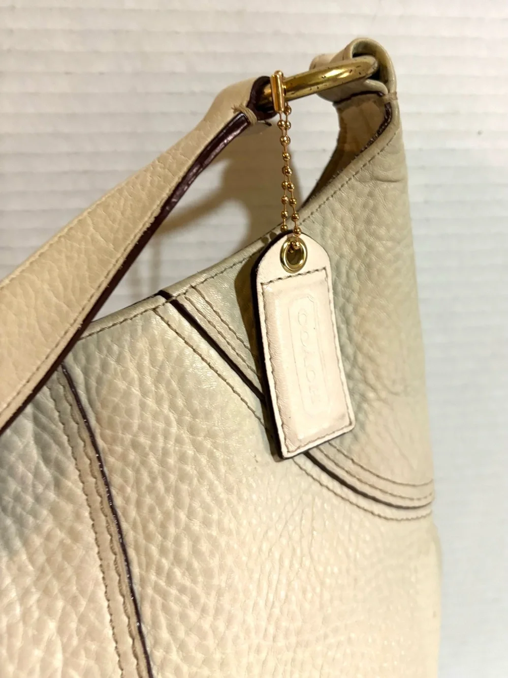 Coach vintage Cream Pebbled Leather Hobo bag with Brass Hardware